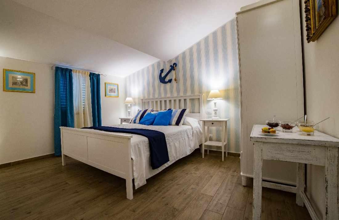 Quattro Torri B&B Santa Teresa Di Riva Luaran gambar