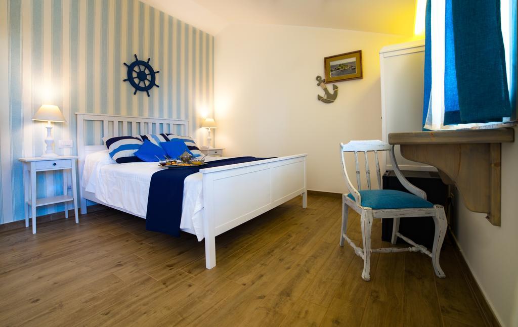 Quattro Torri B&B Santa Teresa Di Riva Luaran gambar