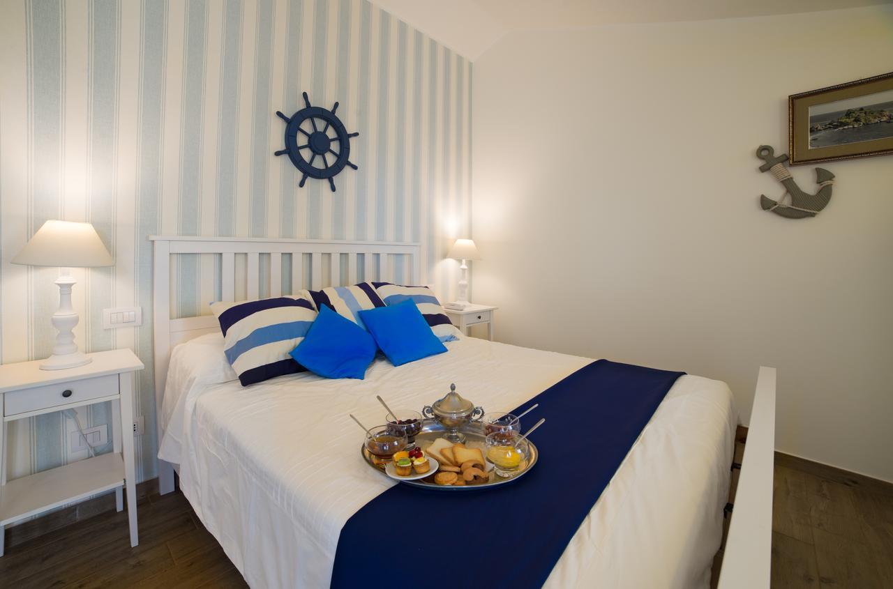Quattro Torri B&B Santa Teresa Di Riva Luaran gambar